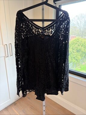 Love & Legend Black Lace V-Neck Long Sleeve Blouse